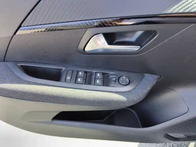 Peugeot 208 turbo 100 ch bvm6 — photo 20