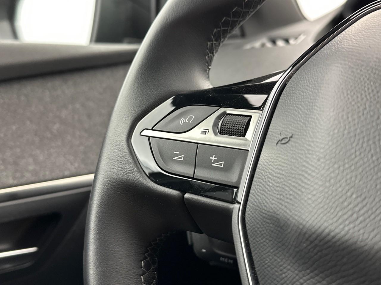 Peugeot 5008 puretech 130ch s&s eat8 allure pack — photo 18