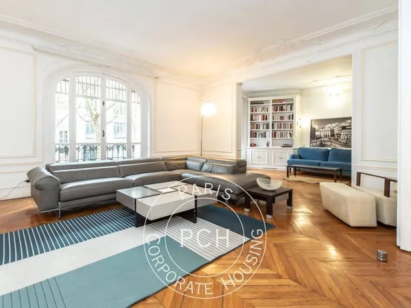 Appartement 8 pièces 273 m²