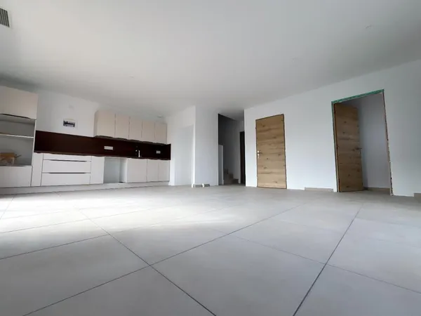 Magnifique maison neuve de 108 m2 en R+1 sur un terrain 3 faces de 337 m² piscinable