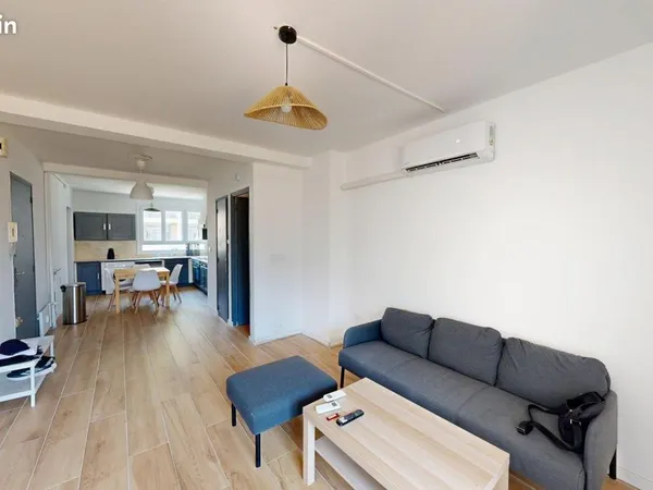 Chambre 5 pièces 100 m²