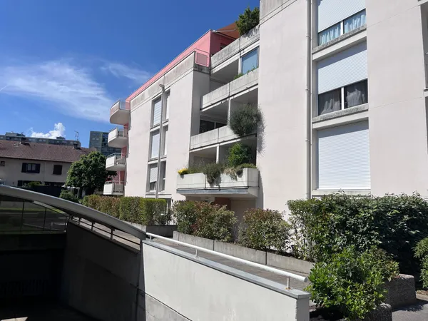 Dans résidence tranquille et sécurisée : Idéal étudiant et première acquisition