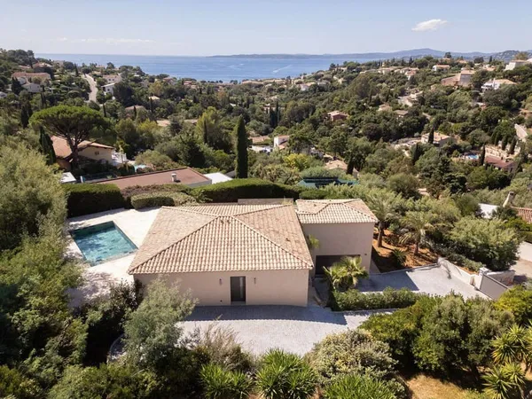Maison 6 pièces 250 m²