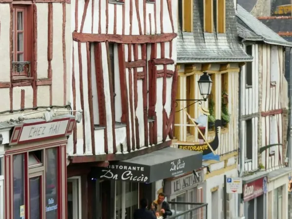 A VENDRE - VANNES INTRA MUROS - EMPLACEMENT RARE - Local commerc
