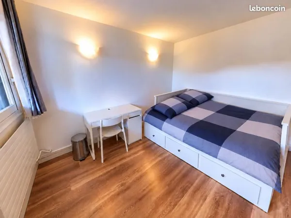 Chambre 5 pièces 84 m²