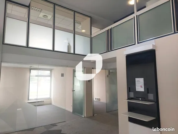 Local bureaux 221 m²