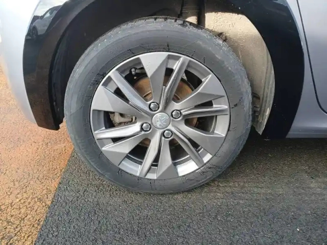 Peugeot 208 electrique 50 kwh 136ch — photo 40