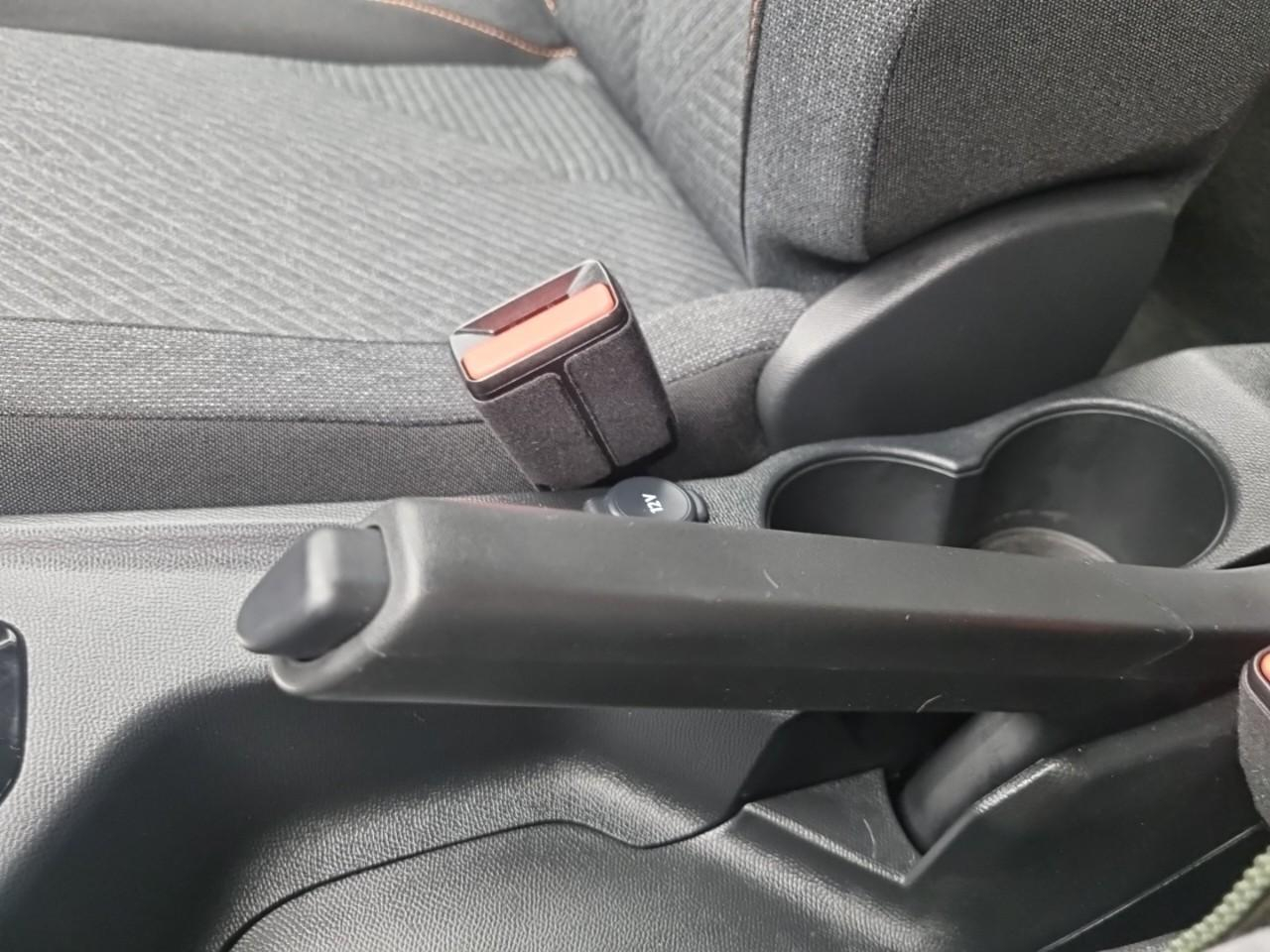 Peugeot 2008 hybrid 145 e-dcs6 style — photo 18
