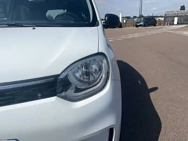 Renault Twingo iii e-tech — photo 12