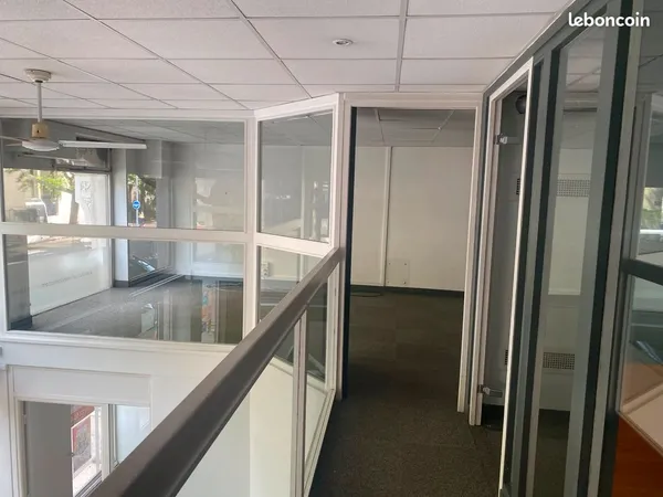 Local commercial - Salle Massage et Soin - Bellecour