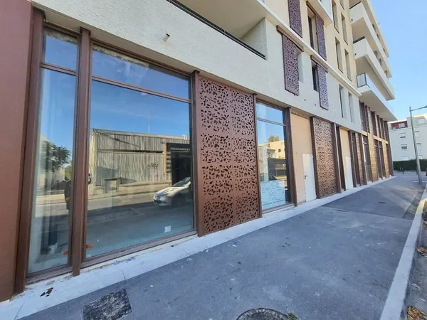 Local commercial 132 m²