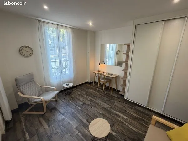 Studio meublé avec cuisine équipée à louer à St Maur des Fossés