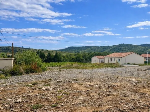 Terrain 563 m²