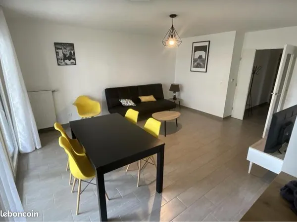 Appartement meublé T3 de 63 m² - Saint-Julien-en-Genevois - 2 Chambres, Terrasse 13 m² & Garage