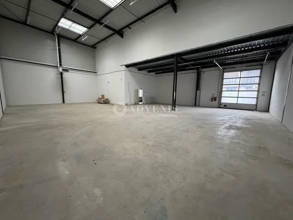 Local d'activité 844 m²
