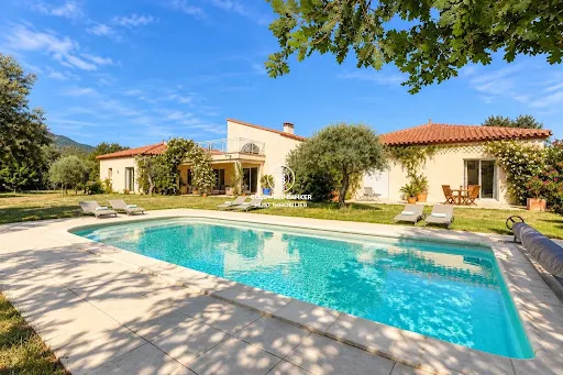 Maison 9 pièces 345 m²