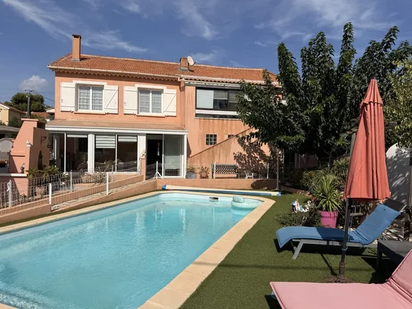 SIX-FOURS-LES-PLAGES BELLE MAISON FAMILIALE AVEC PISCINE,