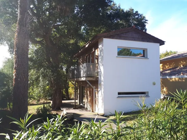 Loue maison meublée Capbreton. 2ch. Grand jardin arboré. Jusque fin juin 27