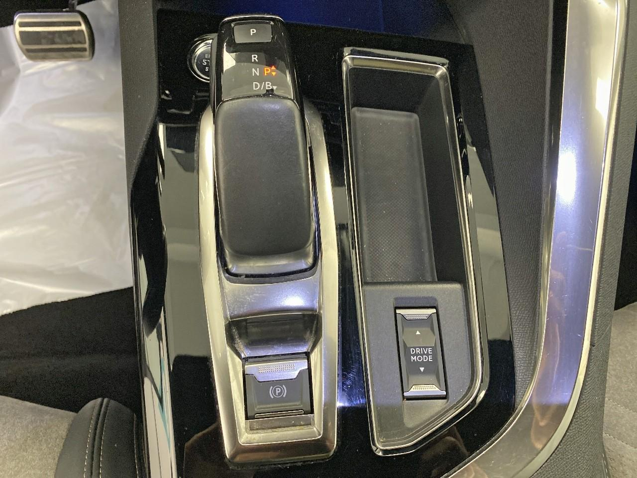 Peugeot 3008 hybrid 225 e-eat8 gt — photo 16