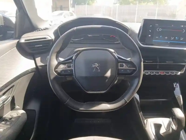 Peugeot 208 puretech 75 s&amp;s bvm5 — photo 9
