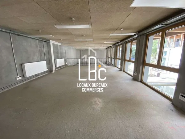 A louer local commercial 251m² Île de Nantes