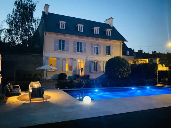 Maison 10 pièces 310 m²