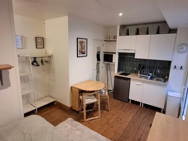 Studio refait à neuf avec terrasse