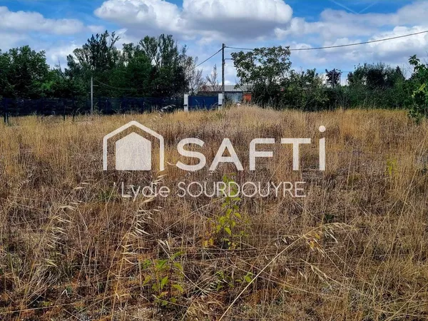 Terrain à vendre à AVIGNONET-LAURAGAIS de 1030m²