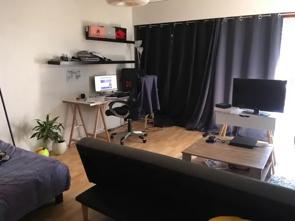 TALENCE BAGATELLE-appartement d'une pièce principale avec balcon sans vis à vis