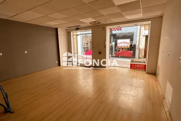 Local commercial 4 pièces 65 m²