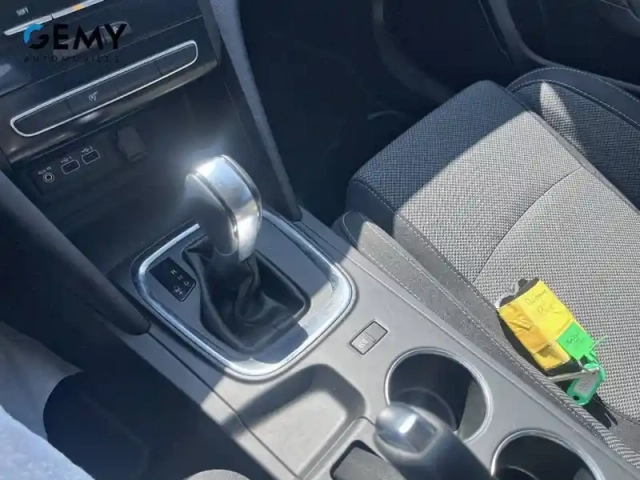 Renault Megane iv berline blue dci 115 edc — photo 16