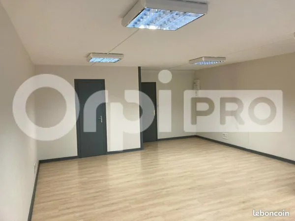 Bureau 46 m²