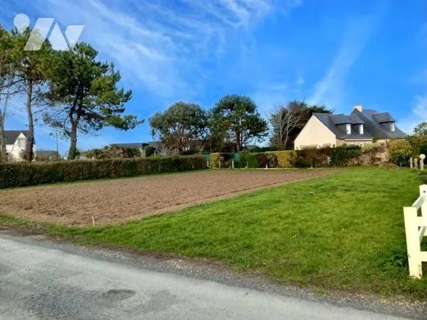 Terrain 606 m²