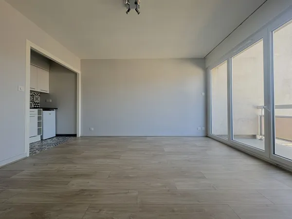 APPARTEMENT AVEC BALCON PROCHE IUT CHARLEMAGNE