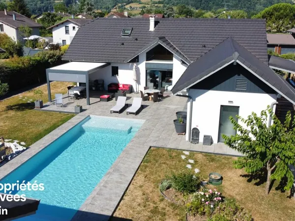 Maison 7 pièces 218 m²