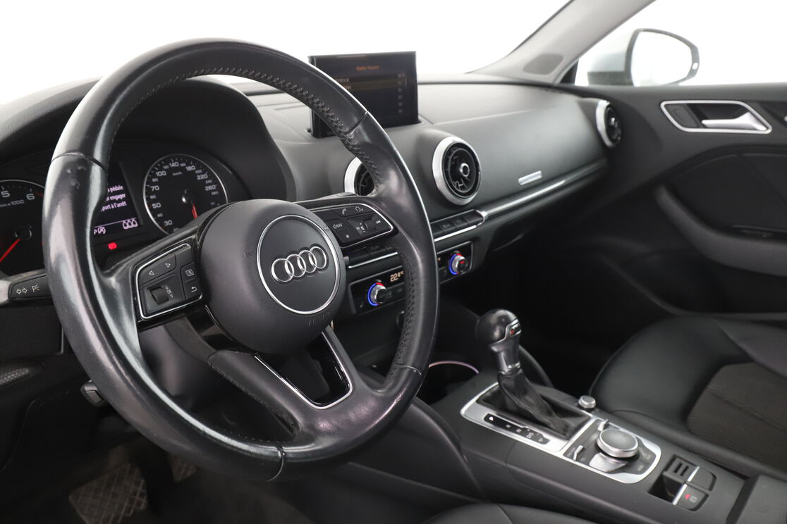 Audi A3 Sportback 35 TFSI COD S Tronic 7 — photo 10