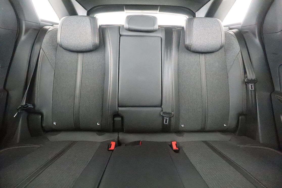 Peugeot 3008 1.2 PureTech GT Line — photo 14