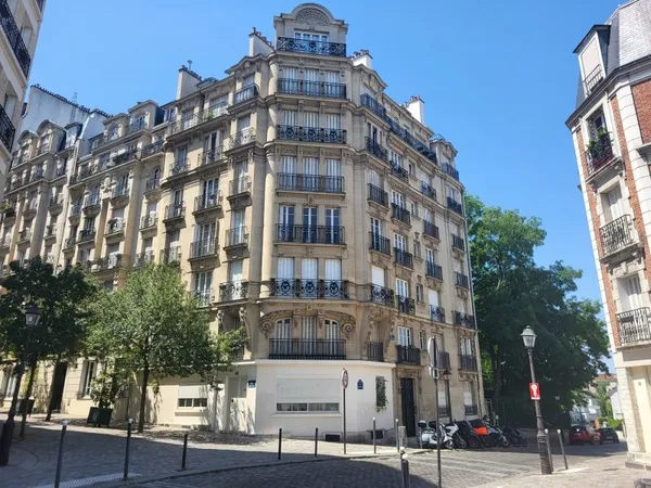 Montmartre, 2 pièces de 35m² traversant en dernier étage avec ascenseur