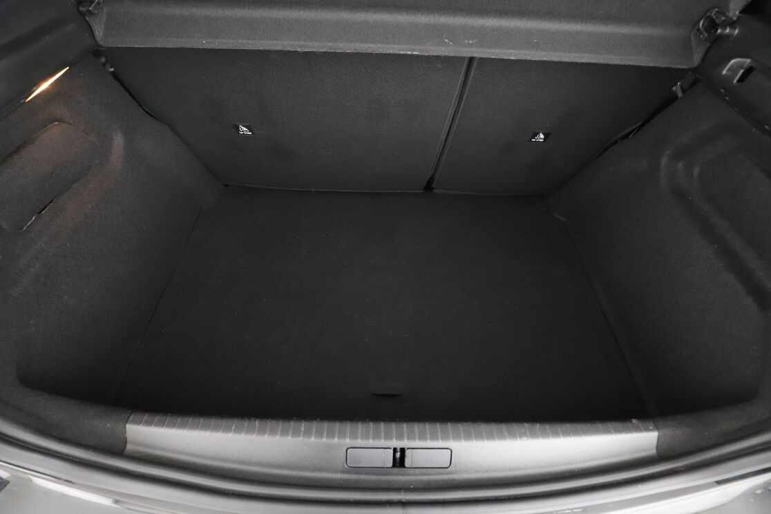 Peugeot 208 1.2 Hybrid GT e-DCS6 — photo 16