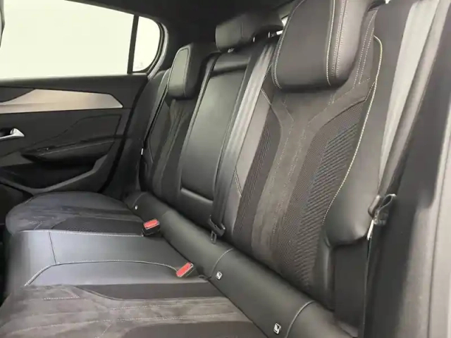 Peugeot 308 phev 180 e-eat8 — photo 22