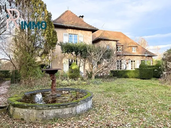 MARCKOLSHEIM : Élégante villa de charme avec piscine dans un écrin de verdure !