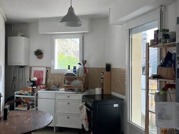 Laval grand appart 3 chambres proxi , C/ville, hôpital 724 avec charges