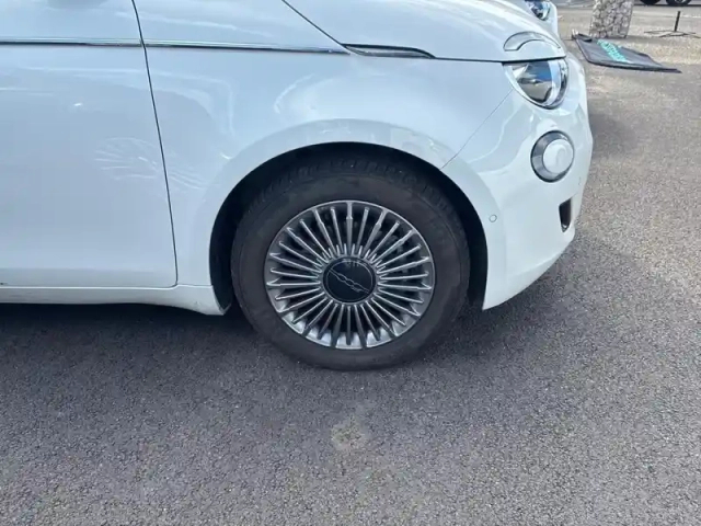 Fiat 500 e 118ch pack confort &amp; style my23 — photo 11