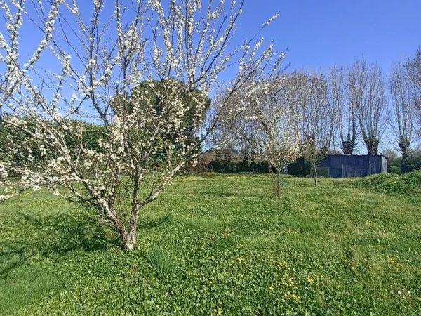 Terrain constructible 998m²