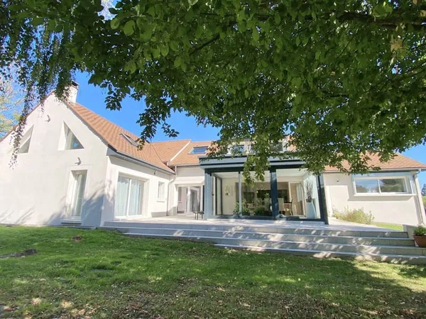 Maison 8 pièces 316 m²