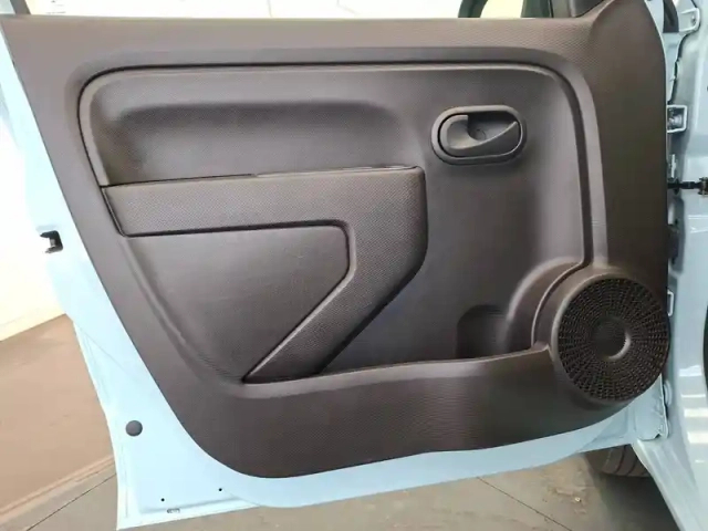 Renault Twingo iii e-tech — photo 40