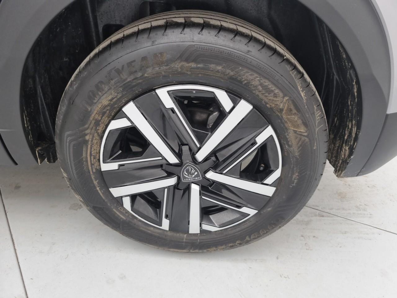 Peugeot 2008 hybrid 145 e-dcs6 style — photo 16