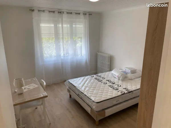 Colocation haut de gamme - Chambre meublée disponible - Maison rénovée + jardin - Proche RER E