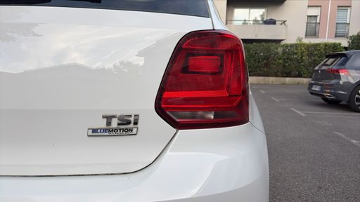 Volkswagen Polo 1.2 TSI 90 - Sportline – 2014 – 142090 km – Essence – Boîte Manuelle — photo 2