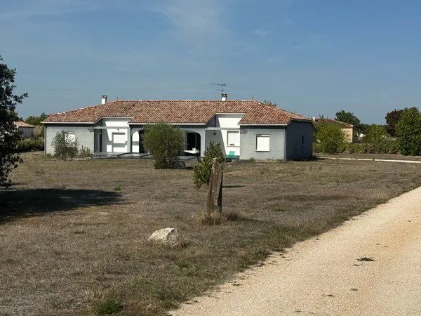 Maison T6 de 186 m² avec piscine et grand terrain — Saint-Paul-Flaugnac